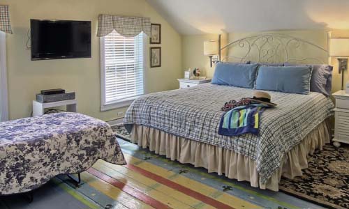 bedroom at Glen Arbor Lodging